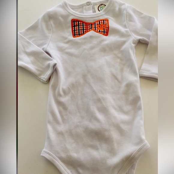 BN Boys Sz 12M CLEMSON One Piece Romper Bow Tie Tiger Paw Applique - Picture 1 of 2